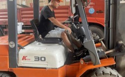 造船厂叉车司机日常作业有何特殊挑战？