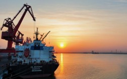 傍晚船舶起锚，是归港还是启航？