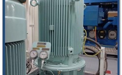 船舶启动消防泵的正确步骤是什么？