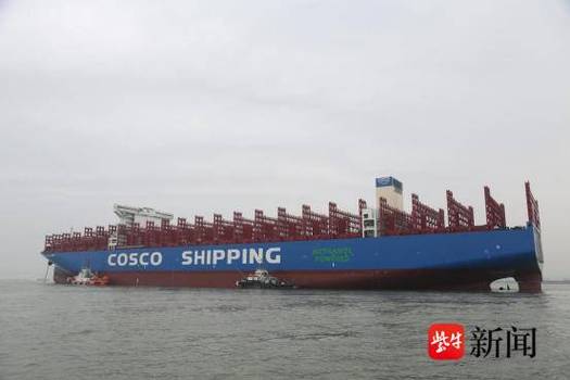 1万吨集装箱船多少标箱-图2