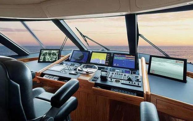 船的驾驶舱是什么样的-图2 船的驾驶舱是什么样的-图2