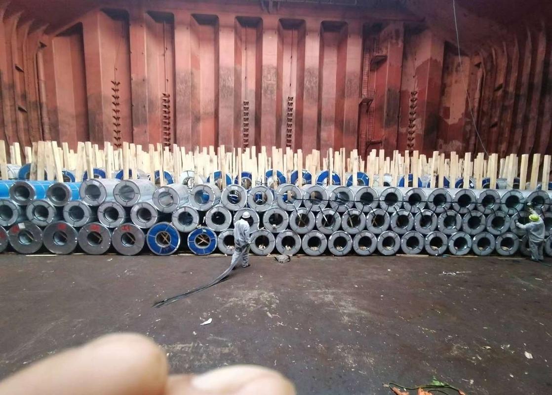 货船货舱相隔板是什么样-图1