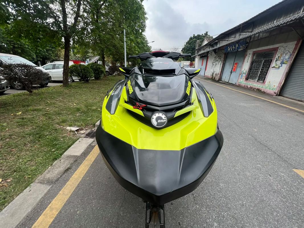 庞巴迪摩托艇18年RXT多少钱-图2