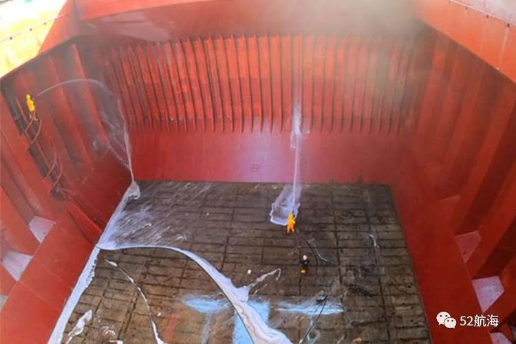 散货船装了水泥怎么洗舱-图2