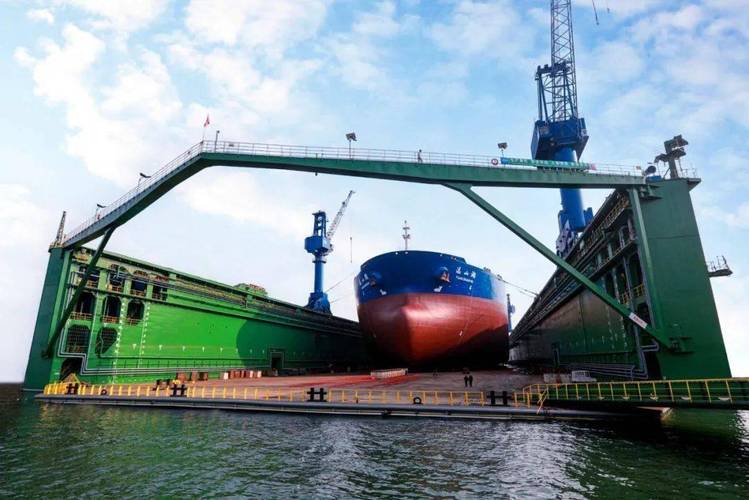 浮坞上用什么支撑船好-图2