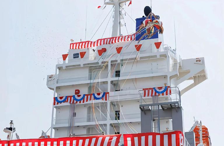 轮船上集装箱怎么固定-图3