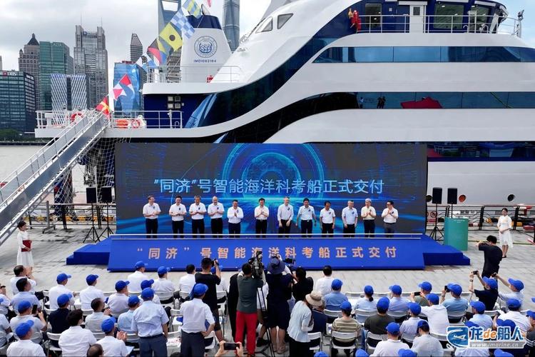 工程船上一般多少人-图2