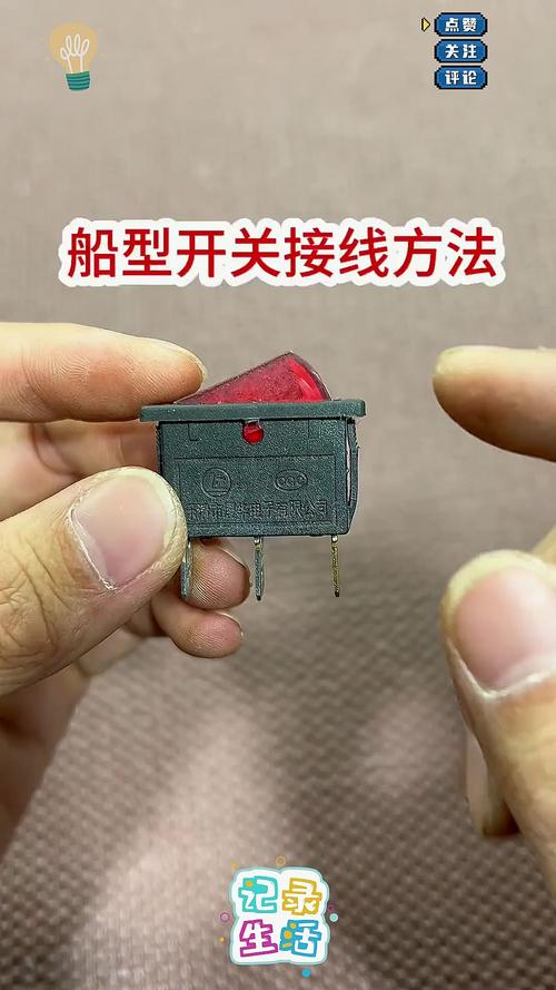 集装箱船舱盖怎么开关-图1