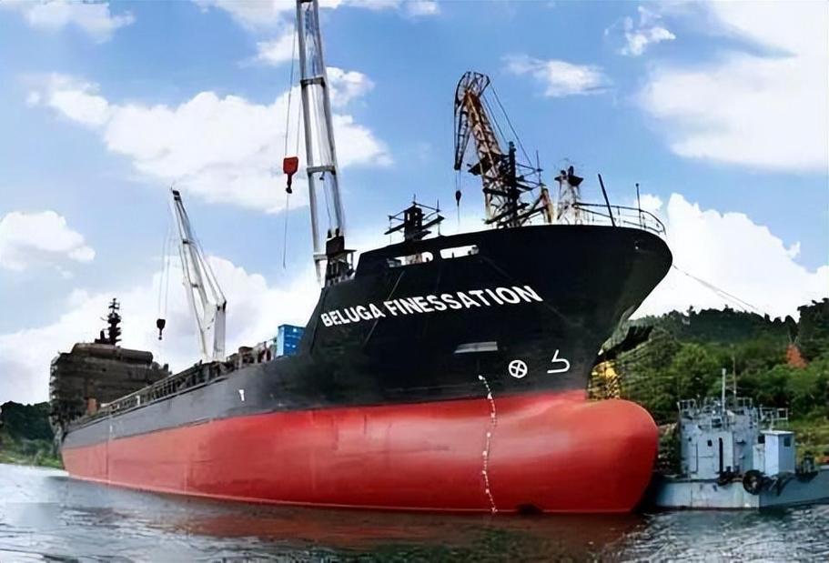 货轮船首为什么是长鼻子-图1