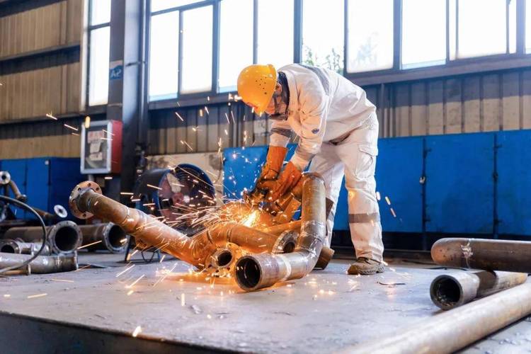 造船厂工人工作安全设备-图2