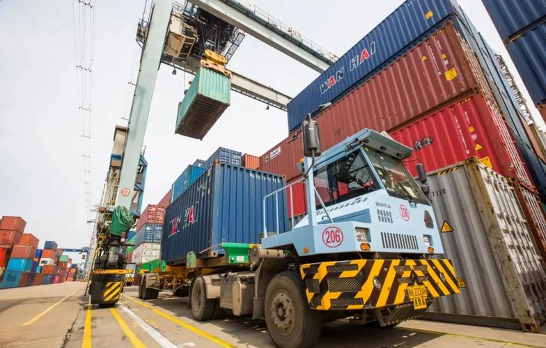 造船厂与集装箱，谁的工作更累？-图1