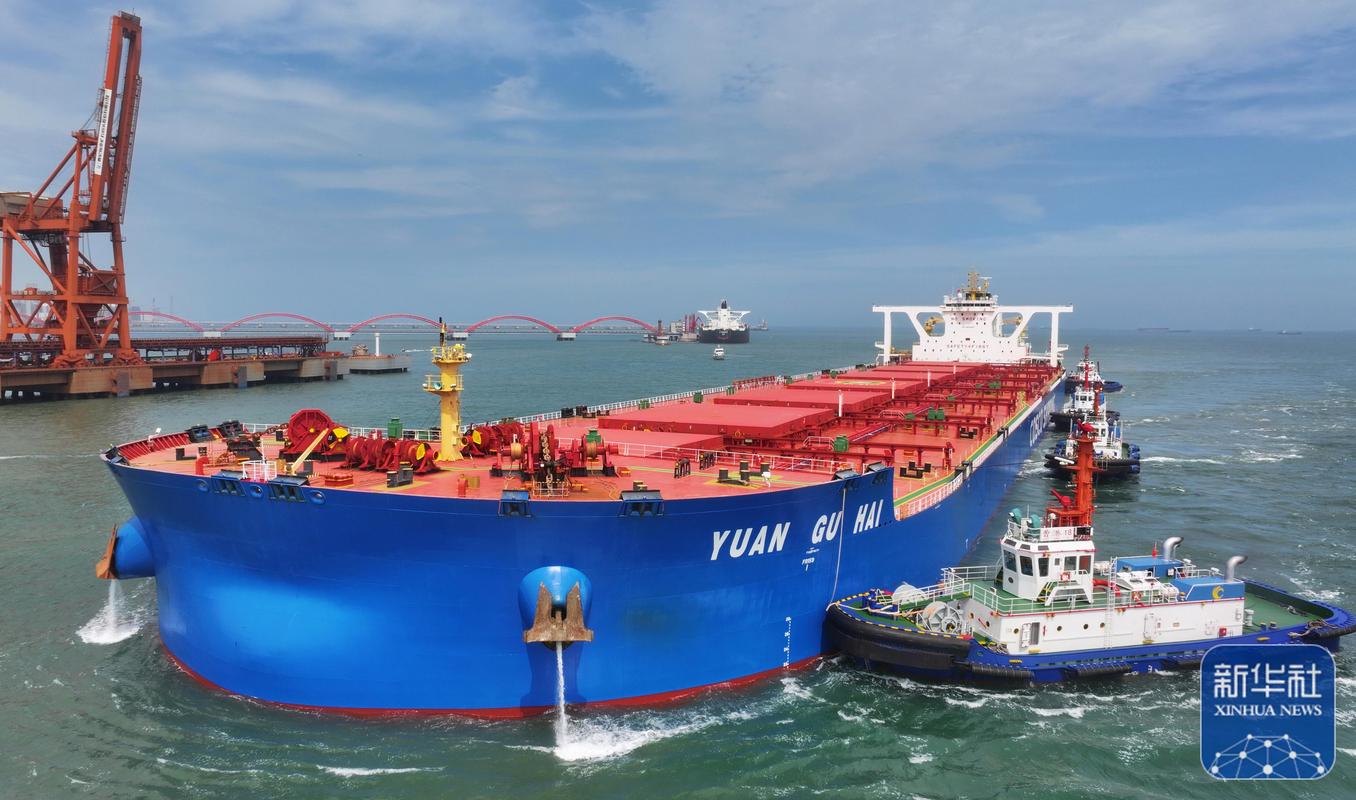 40万吨巨轮如何实现安全航行与停靠？-图2