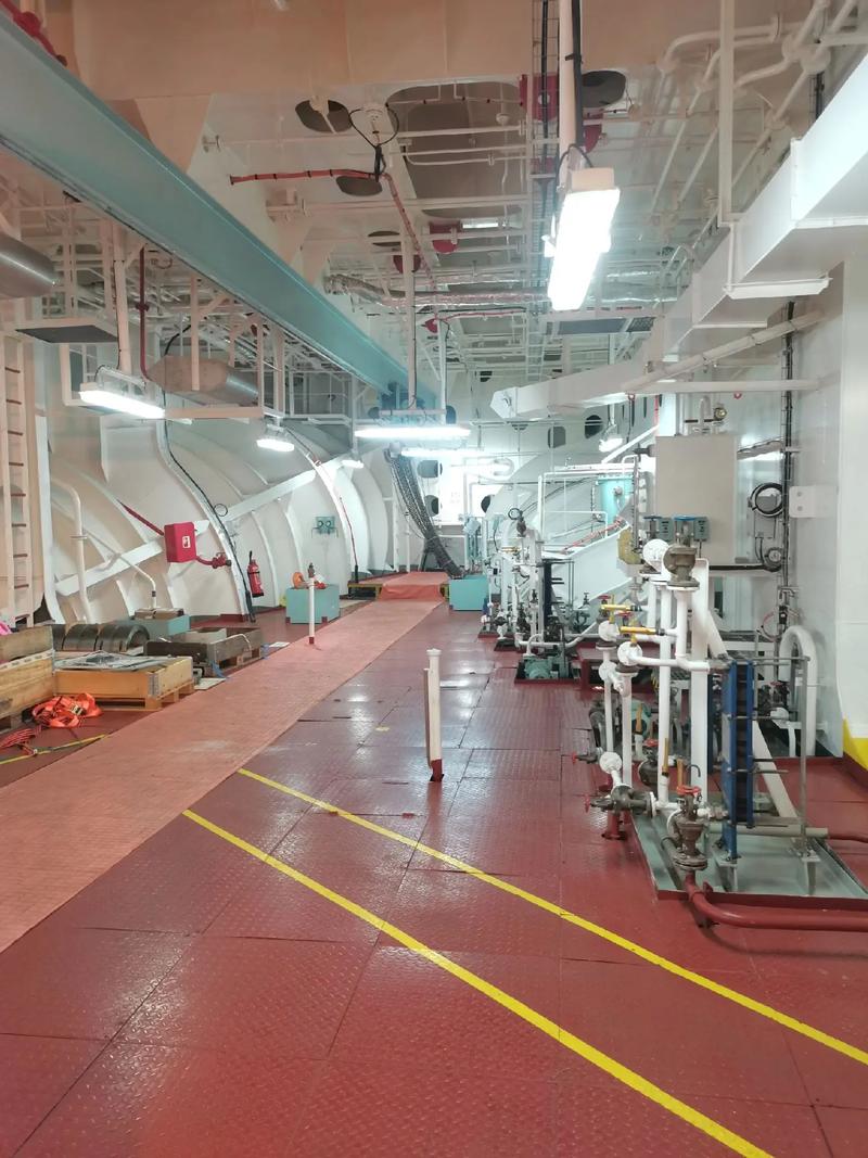 轮船机舱具体包含哪些区域与设备？-图1