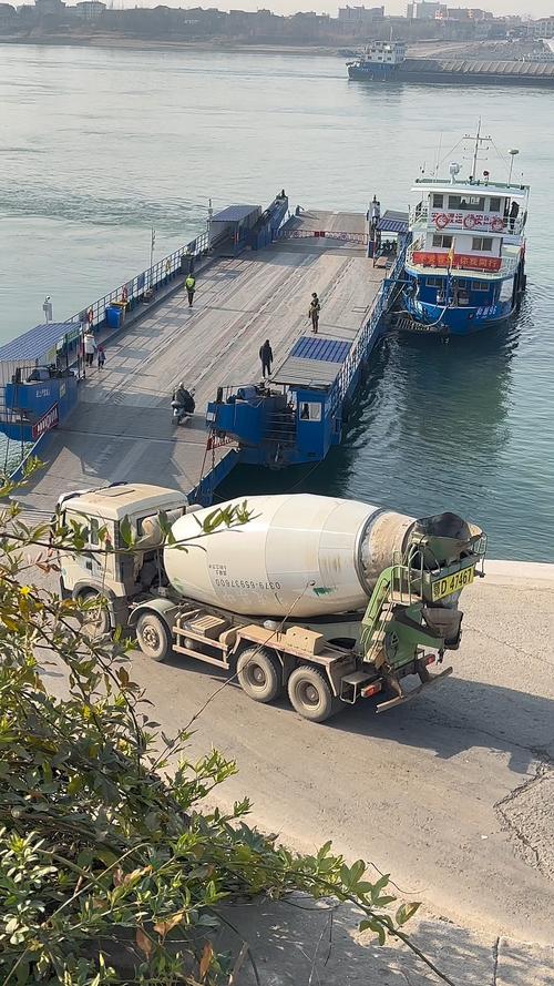 轮船运输水泥与水，为何能共存？-图3