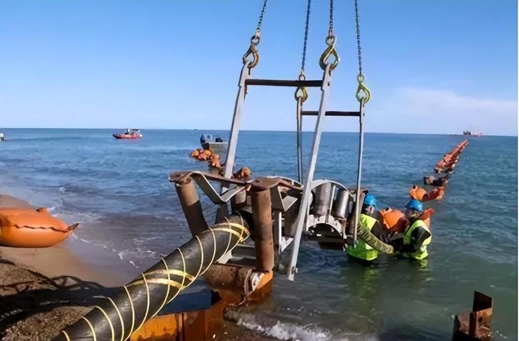 海底电缆船如何精准铺设千米电缆？-图1
