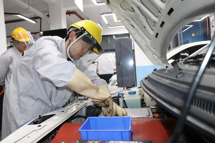 罗源造船厂修理车员工,修的是船还是车?-图3 罗源造船厂修理车员工,修的是船还是车?-图3