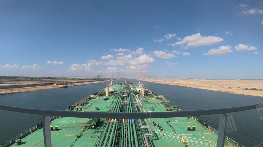 船舶过苏伊士运河为何常遇拥堵？-图1