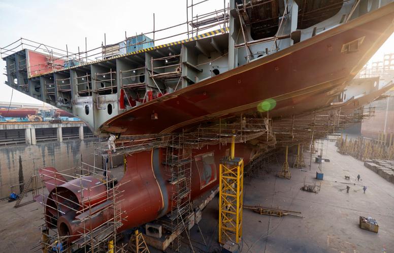 巨轮船厂，巨轮如何驶出船厂？-图3