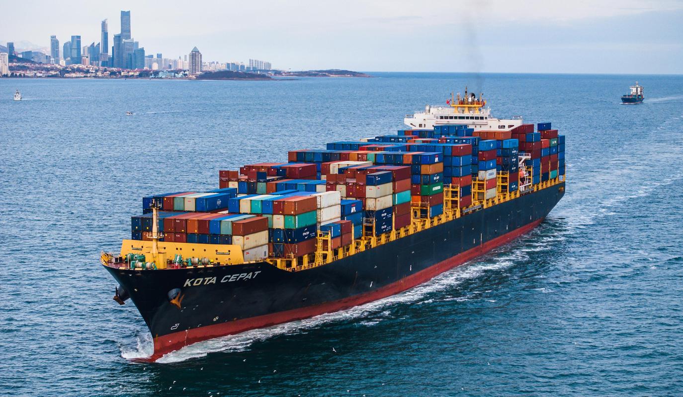 轮船为何被称为巨轮？-图1