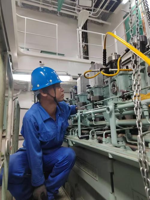 船舶主机安装人员如何精准定位与固定?-图1 船舶主机安装人员如何精准定位与固定?-图1