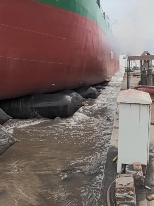 新造船是怎样下水的-图1 新造船是怎样下水的-图1