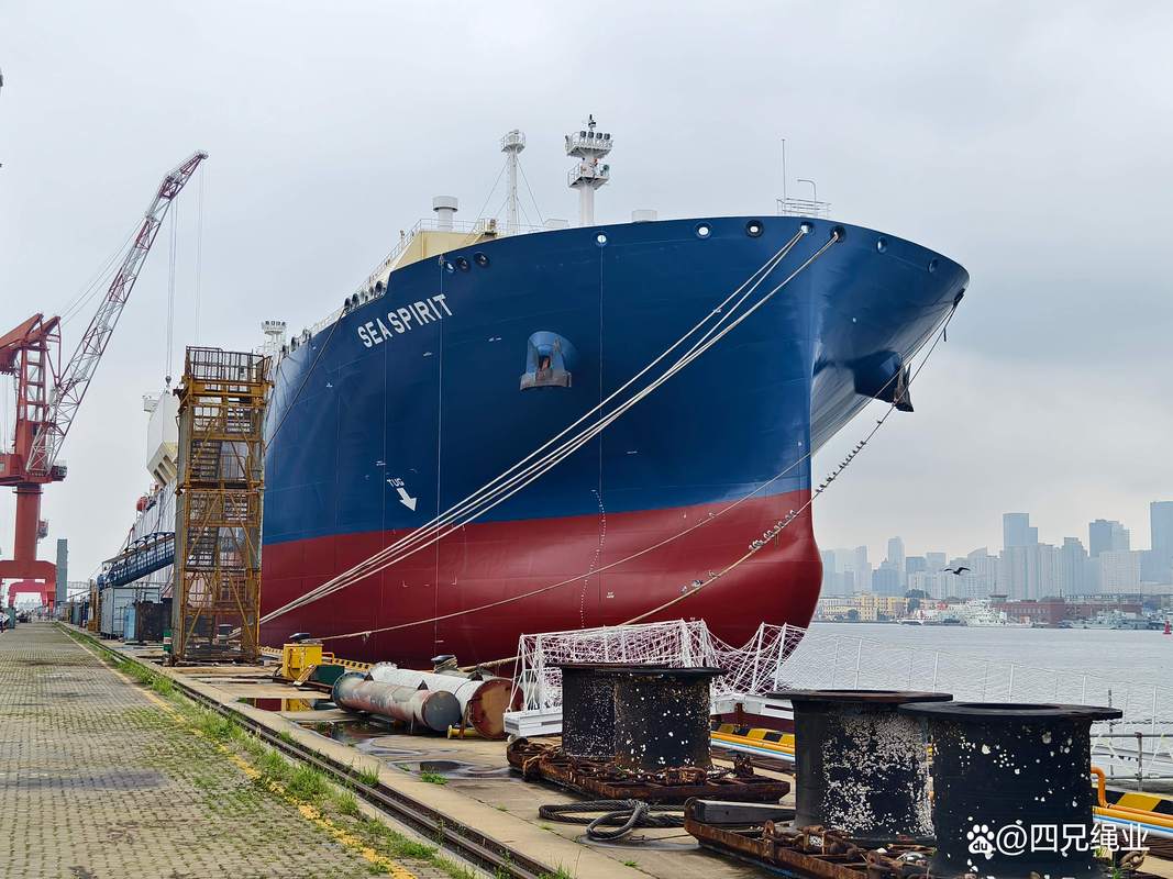 某造船厂造船，如何确保船体坚固不漏水？-图2