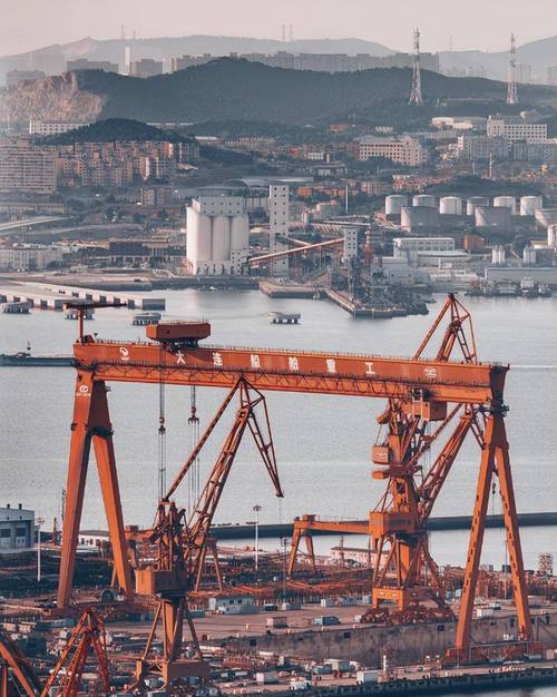 大连船舶制造码头有何独特优势？-图1