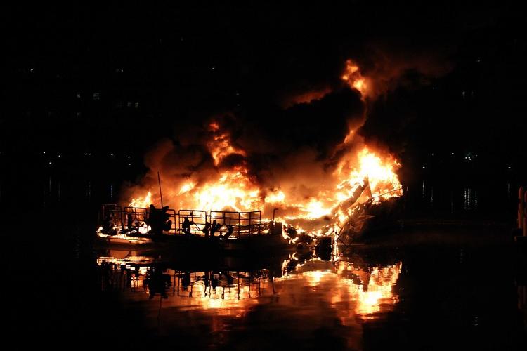 外高桥造船厂着火原因是什么？-图2