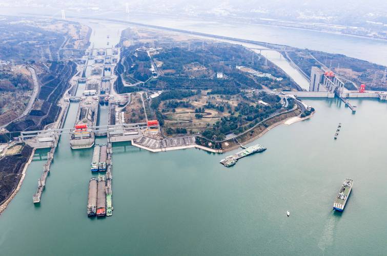 船舶过三峡船闸,耗时多久?-图1 船舶过三峡船闸,耗时多久?-图1