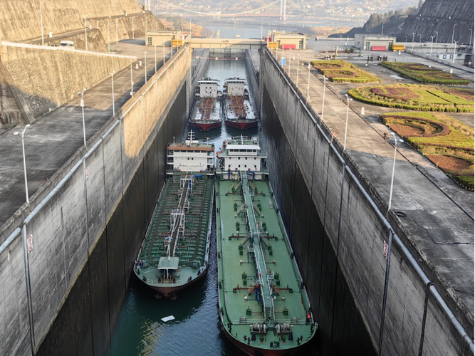 船舶过三峡船闸,耗时多久?-图2 船舶过三峡船闸,耗时多久?-图2