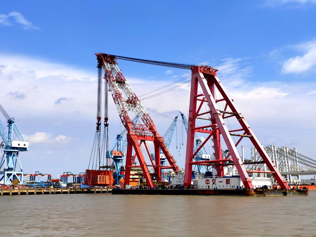 起重船舶航行有何特殊要求?-图1 起重船舶航行有何特殊要求?-图1