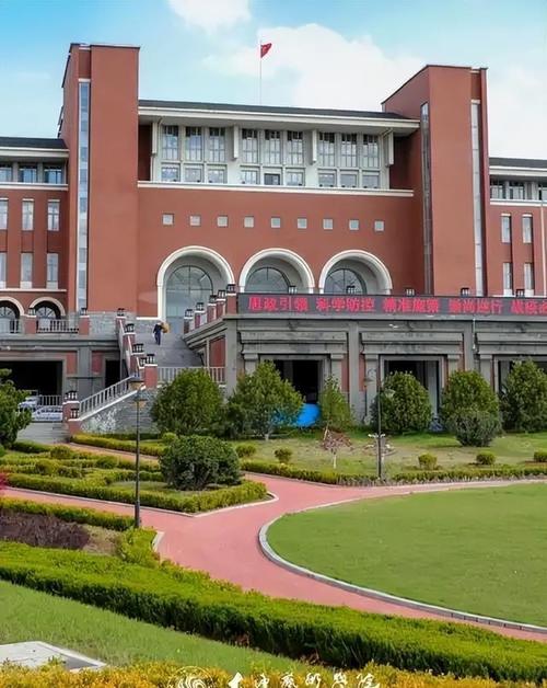 辽宁造船厂学校,曾承载多少人的青春记忆?-图3 辽宁造船厂学校,曾承载多少人的青春记忆?-图3