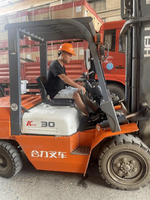 造船厂叉车司机日常作业有何特殊挑战？-图1