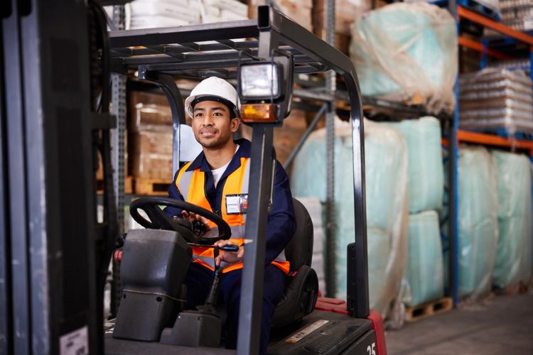 造船厂叉车司机日常作业有何特殊挑战？-图3