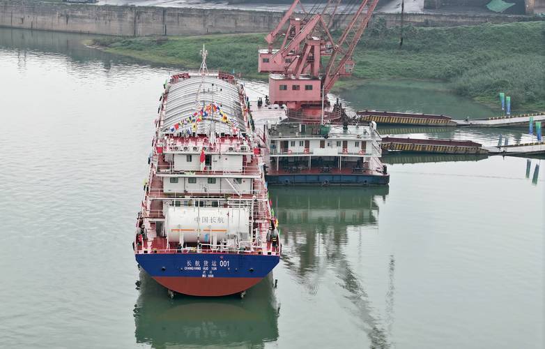 长江上船舶有哪些常见种类?-图1 长江上船舶有哪些常见种类?-图1