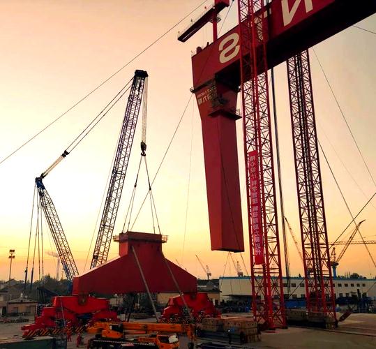 全球最大造船吊最大吨位是多少？-图1