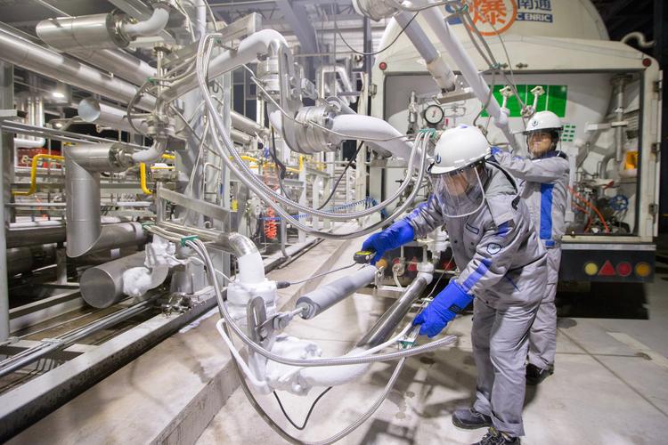 LNG船舶修理的关键技术与安全要点有哪些？-图1