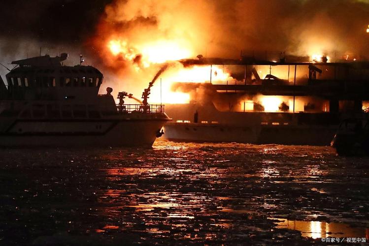 巴拿马船舶起火-图1
