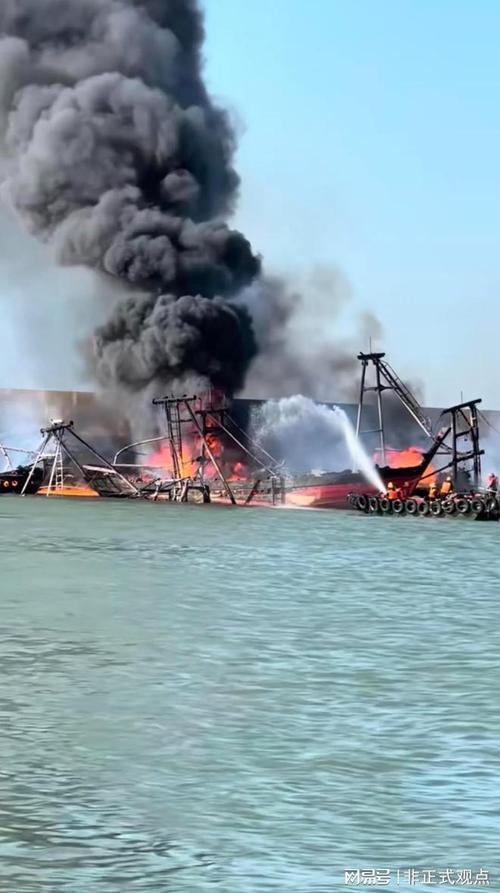 巴拿马船舶起火-图2