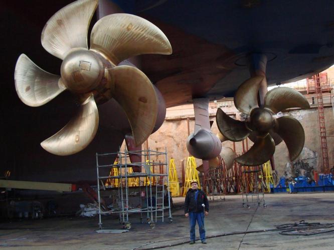 螺旋桨装在船尾，为何不装在船头？-图2