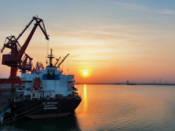 傍晚船舶起锚，是归港还是启航？-图1