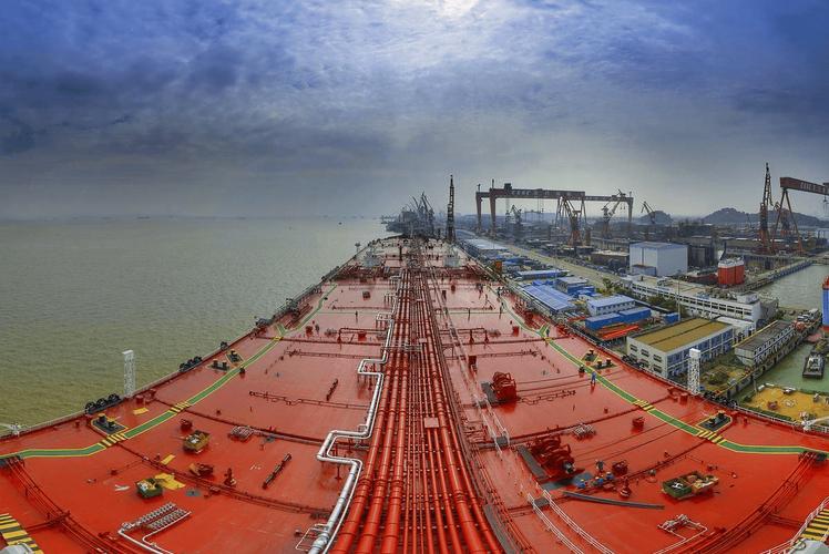 船舶满载时水动力中心在哪里？-图2